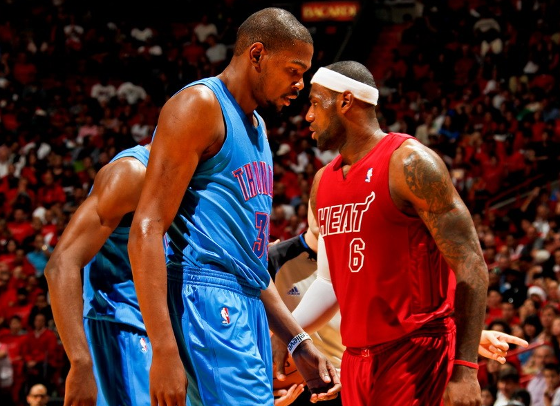  詹姆斯三双助湖人险胜，雷霆遭逆转惜败  